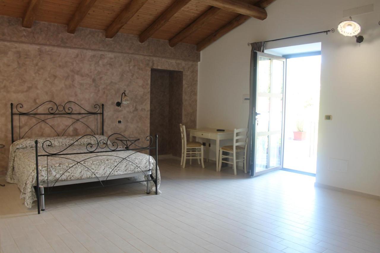 Bed and Breakfast Antico Casale Gioiosa Marea Exteriér fotografie